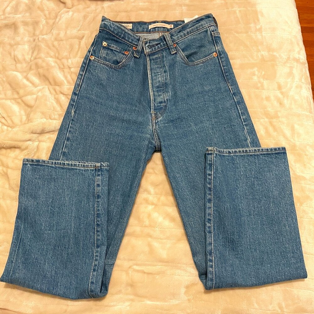 Levi's Ribcage Straight Ankle Jeans